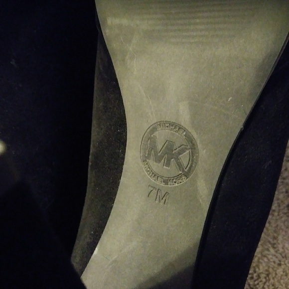 Michael Kors black sued heals size 7 - Picture 5 of 8